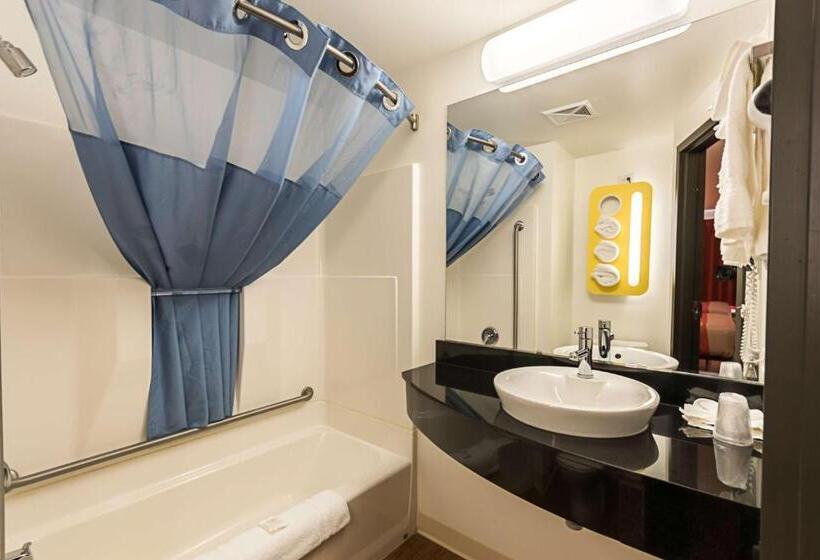 اتاق لوکس, Motel 6 Moosomin, Sk