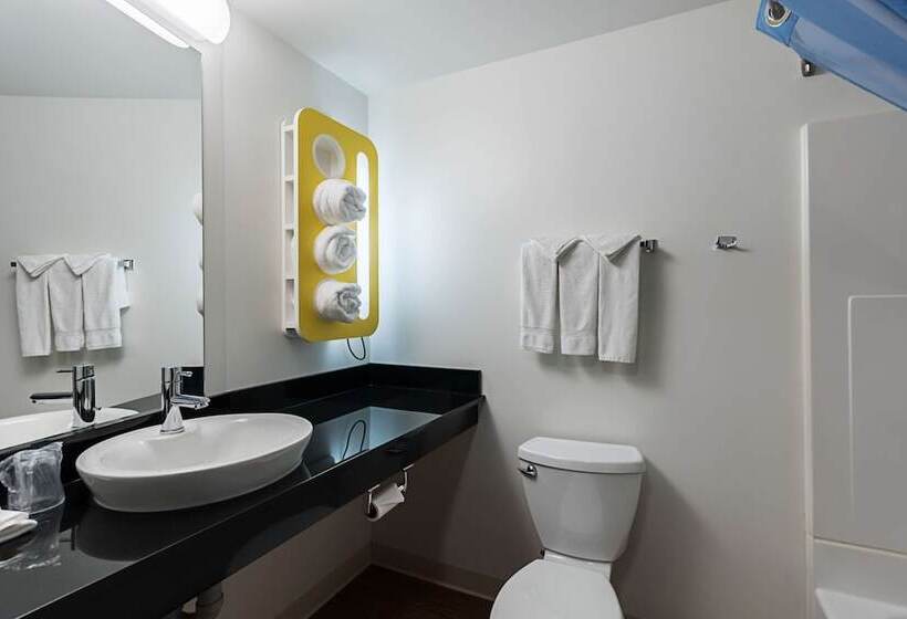 اتاق لوکس, Motel 6 Moosomin, Sk