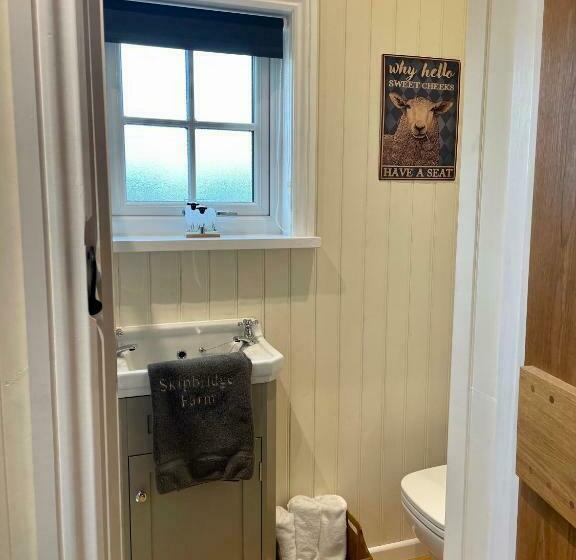 اتاق استاندارد با چشم‌انداز باغ, Skipbridge Farm Glamping
