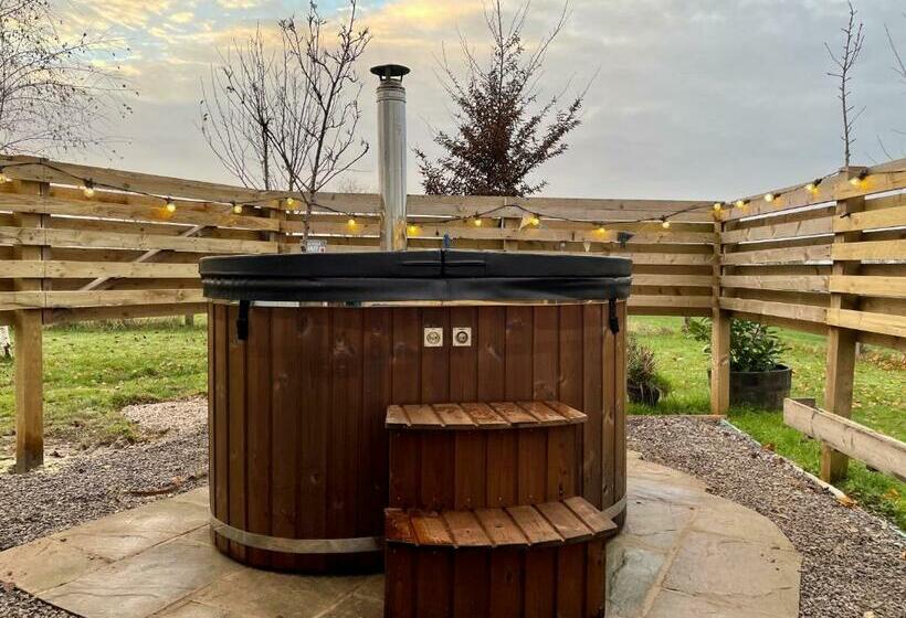 اتاق استاندارد با چشم‌انداز باغ, Skipbridge Farm Glamping