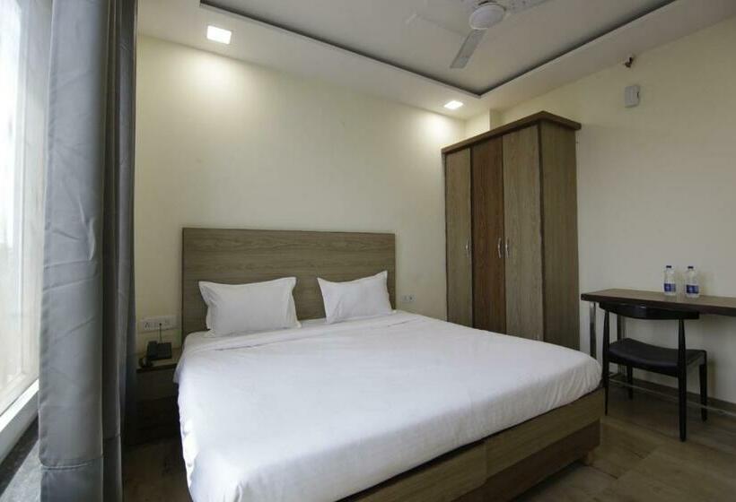 اتاق استاندارد با تخت بزرگ, Madhav Residency