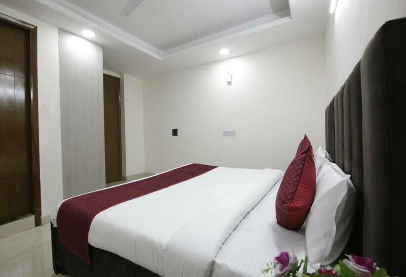 اتاق استاندارد با تخت بزرگ, Madhav Residency