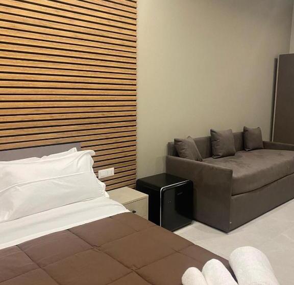سوئیت جونیور خانوادگی, Dimora Del Plebiscito B&b