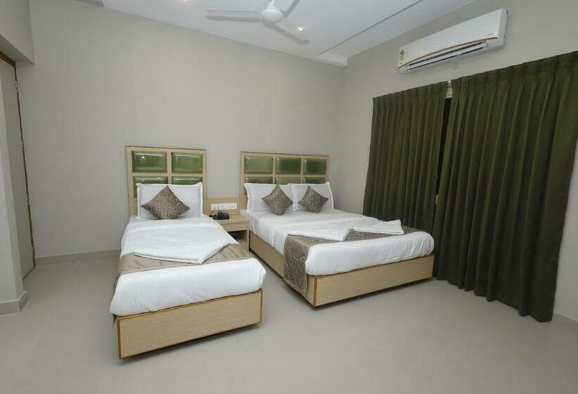 اتاق لوکس سه تخته, Grand Courtyard Business