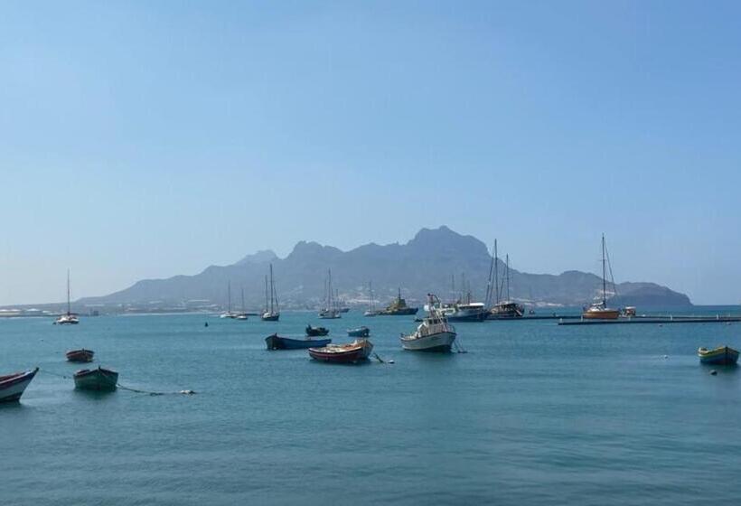 اتاق استاندارد با بالکن و چشم‌انداز دریا, Mansa Marina