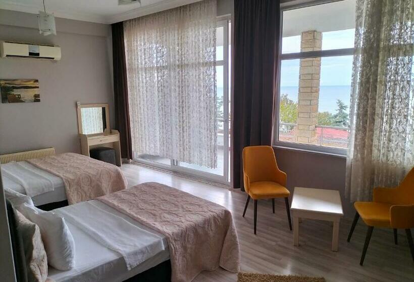 اتاق لوکس با چشم‌انداز دریا, Kumsal Otel