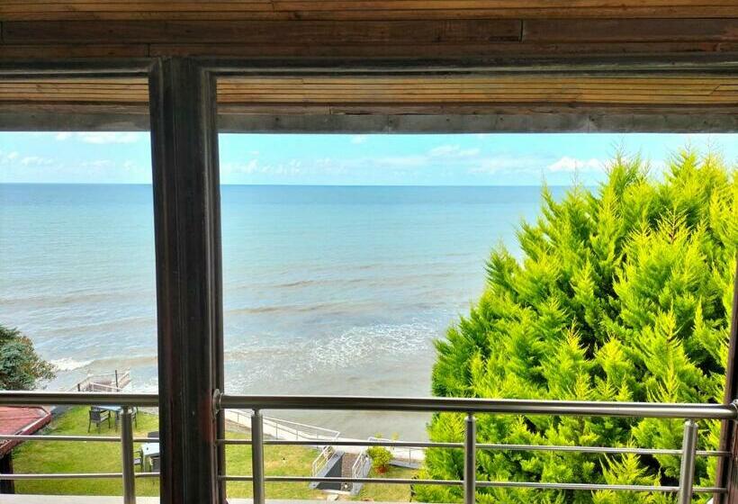 اتاق لوکس با چشم‌انداز دریا, Kumsal Otel