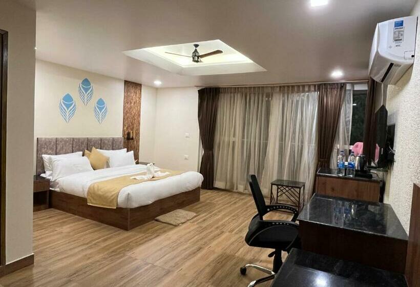 اتاق لوکس, Nivedan Hotel And Resort