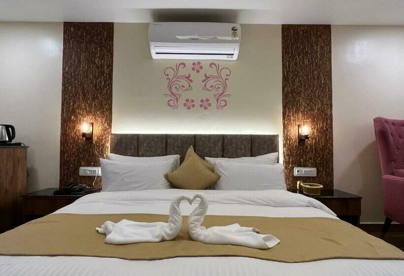 اتاق لوکس, Nivedan Hotel And Resort