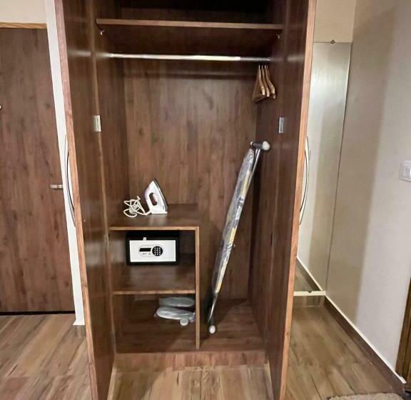 اتاق لوکس, Nivedan Hotel And Resort