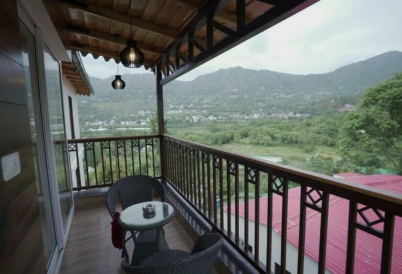 اتاق لوکس, Nivedan Hotel And Resort