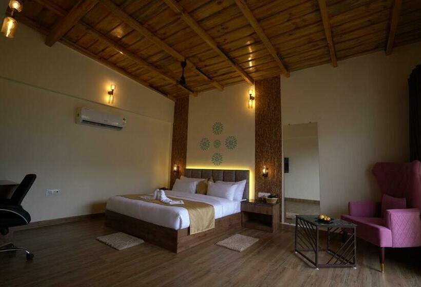 اتاق لوکس, Nivedan Hotel And Resort