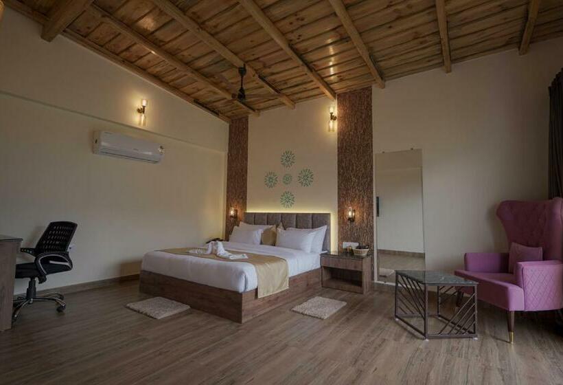 اتاق لوکس, Nivedan Hotel And Resort