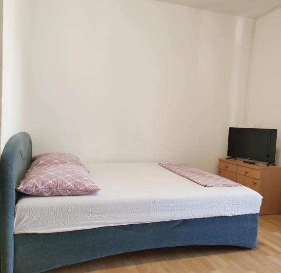 اتاق خانوادگی, Apartments And Rooms Breeze