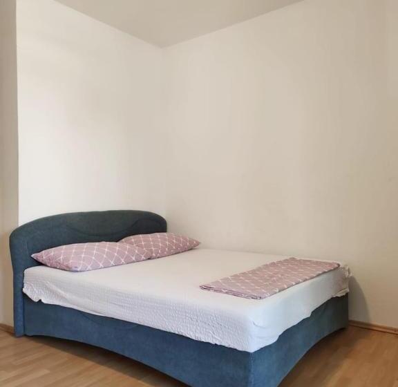 اتاق خانوادگی, Apartments And Rooms Breeze