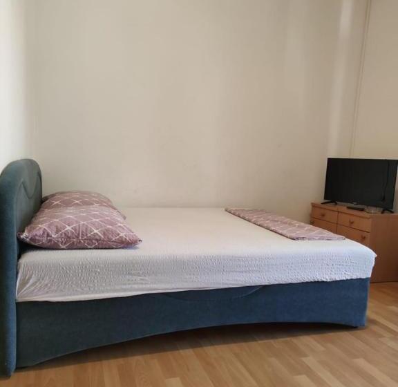 اتاق خانوادگی, Apartments And Rooms Breeze