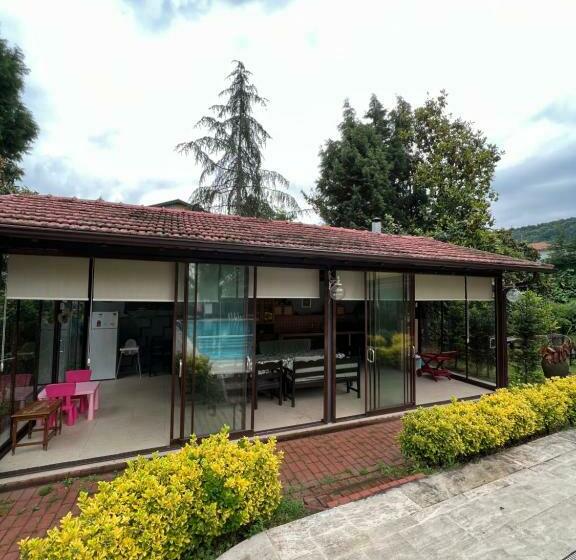 اتاق خانوادگی, Four Season Villa Apart