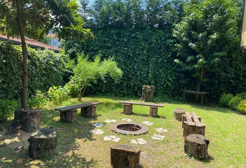 اتاق خانوادگی, Four Season Villa Apart
