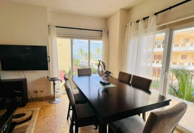 اتاق لوکس با چشم‌انداز دریا, Acqua Residences