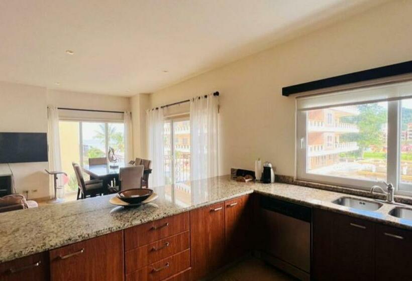 اتاق لوکس با چشم‌انداز دریا, Acqua Residences