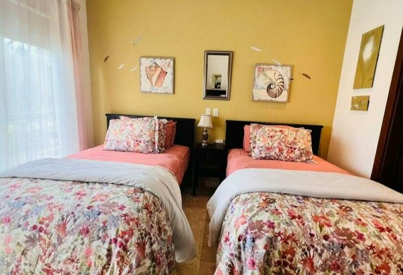 اتاق لوکس با چشم‌انداز دریا, Acqua Residences