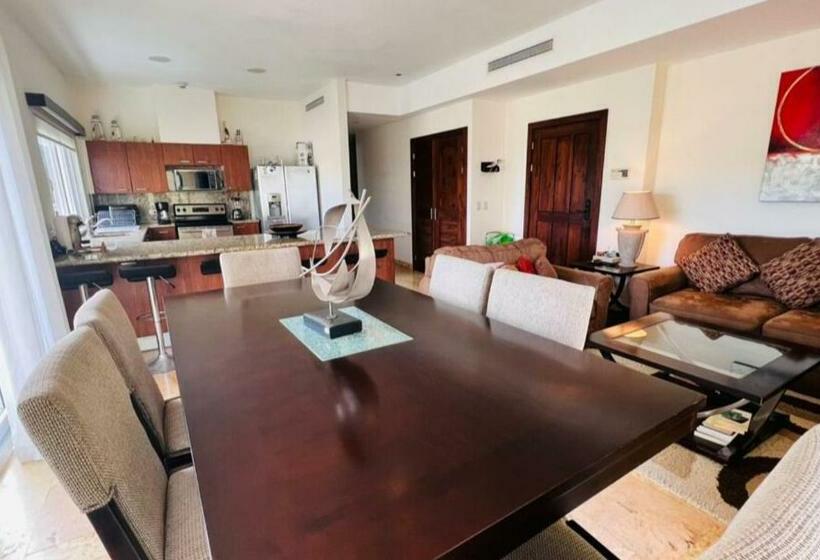 اتاق لوکس با چشم‌انداز دریا, Acqua Residences