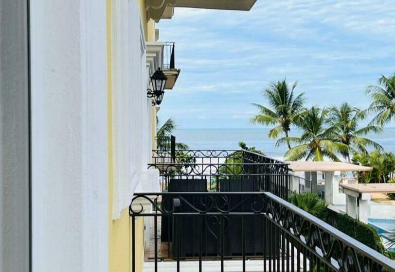اتاق لوکس با چشم‌انداز دریا, Acqua Residences