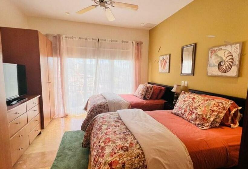 اتاق لوکس با چشم‌انداز دریا, Acqua Residences
