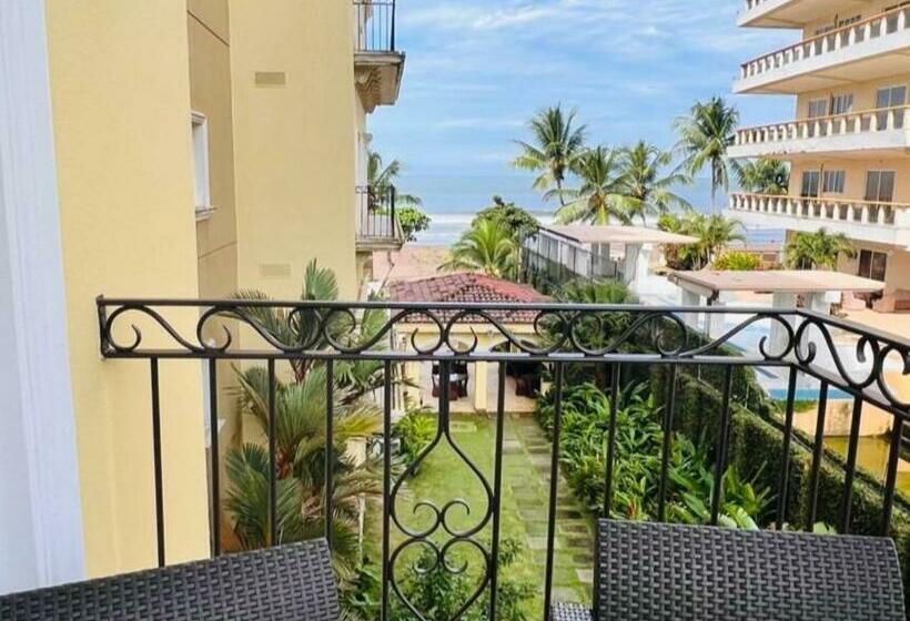 اتاق لوکس با چشم‌انداز دریا, Acqua Residences