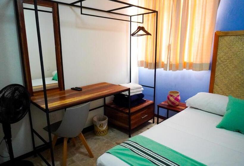 اتاق استاندارد با سرویس بهداشتی مشترک, Hostal Chocolate Calenda
