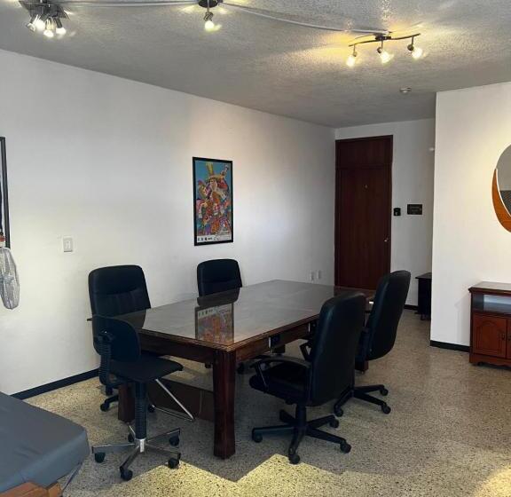 اتاق استاندارد با سرویس بهداشتی مشترک, Hostal Chocolate Calenda