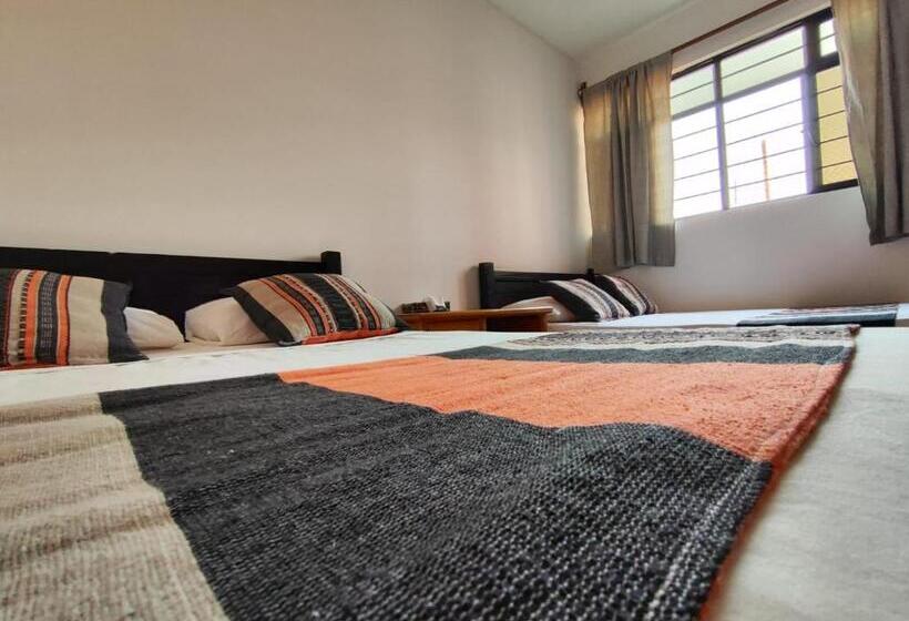 اتاق کلاسیک چهارنفره, Hostal Chocolate Calenda