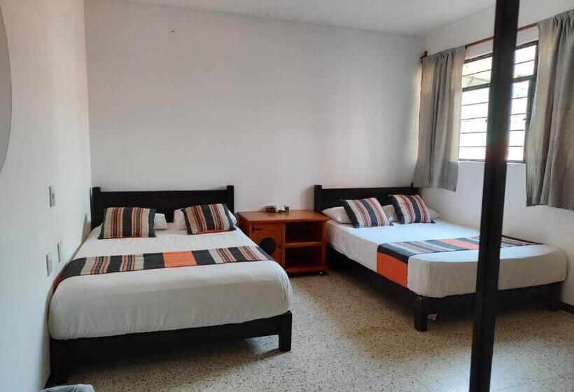 اتاق کلاسیک چهارنفره, Hostal Chocolate Calenda