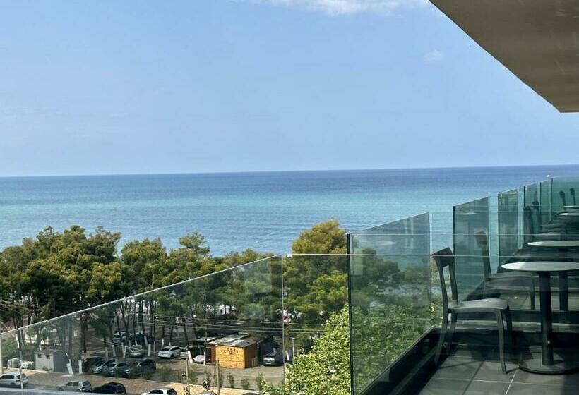 اتاق سه نفره دلوکس با چشم‌انداز دریا, Frojd Kune Resort & Beach