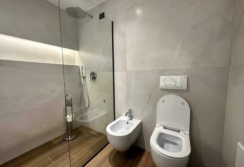اتاق لوکس سه تخته, Frojd Kune Resort & Beach