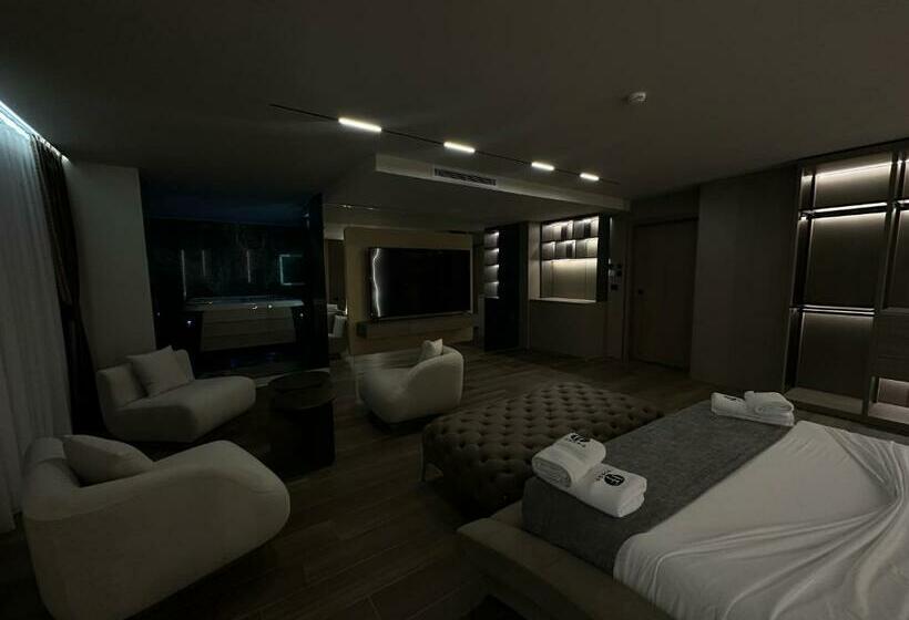 سوئیت با وان آب گرم, Frojd Kune Resort & Beach