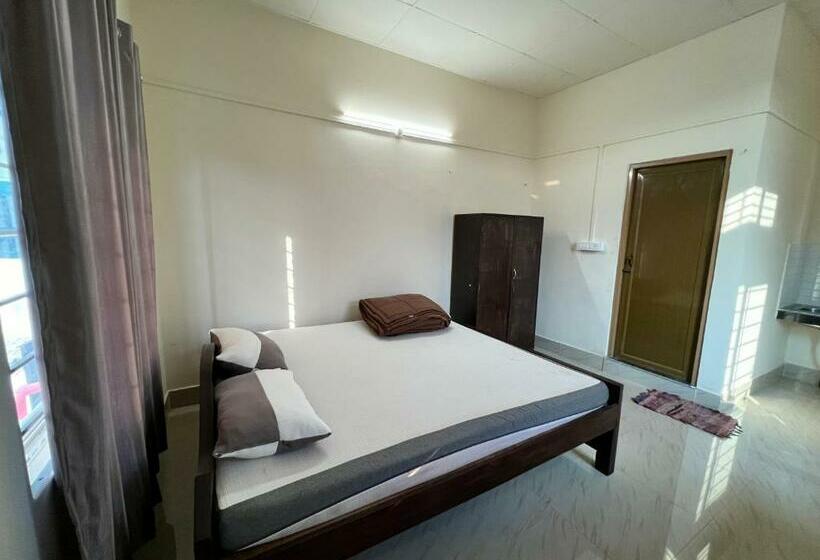 اتاق سوپریور با تخت بزرگ, Atithya Lodge