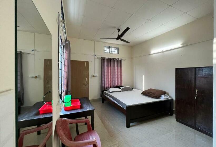 اتاق سوپریور با تخت بزرگ, Atithya Lodge