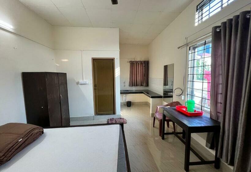 اتاق سوپریور با تخت بزرگ, Atithya Lodge