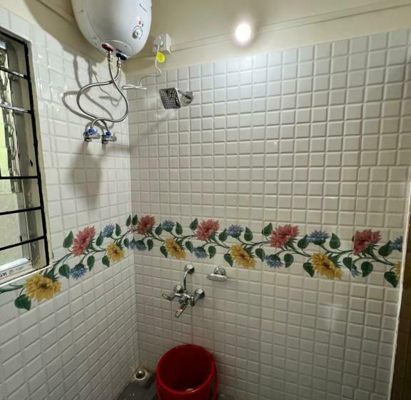 اتاق سوپریور با تخت بزرگ, Atithya Lodge
