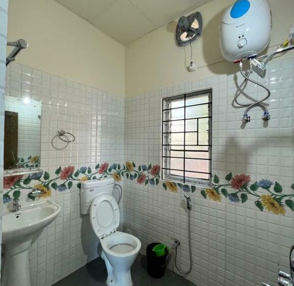 اتاق سوپریور با تخت بزرگ, Atithya Lodge
