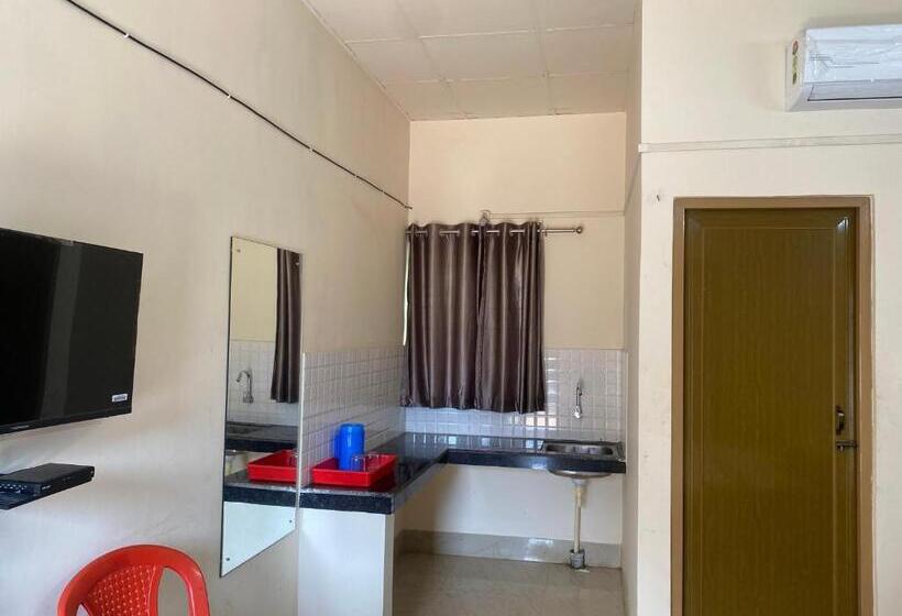 اتاق سوپریور با تخت بزرگ, Atithya Lodge
