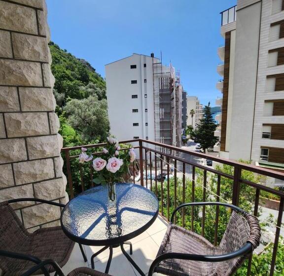 اتاق استاندارد سه تخته با بالکن, Bela Kuća Studio Apartments Na Korak Do Mora A Step To The Sea