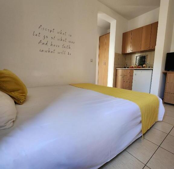 اتاق استاندارد چهار تخته, Bela Kuća Studio Apartments Na Korak Do Mora A Step To The Sea