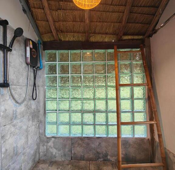 اتاق استاندارد چهار تخته, U Garden