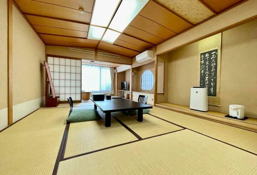 اتاق لوکس خانوادگی, Katsura No Izumi