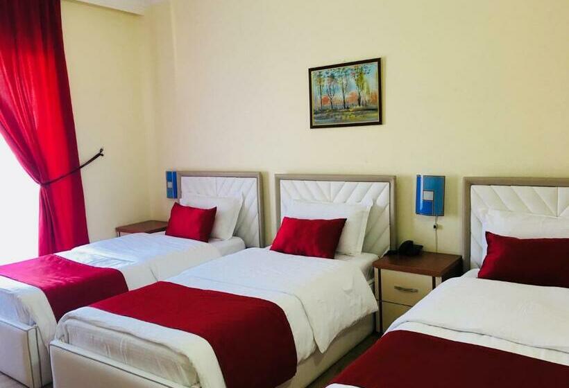 اتاق ساده سه‌ نفره, Misk Hotel & Resort