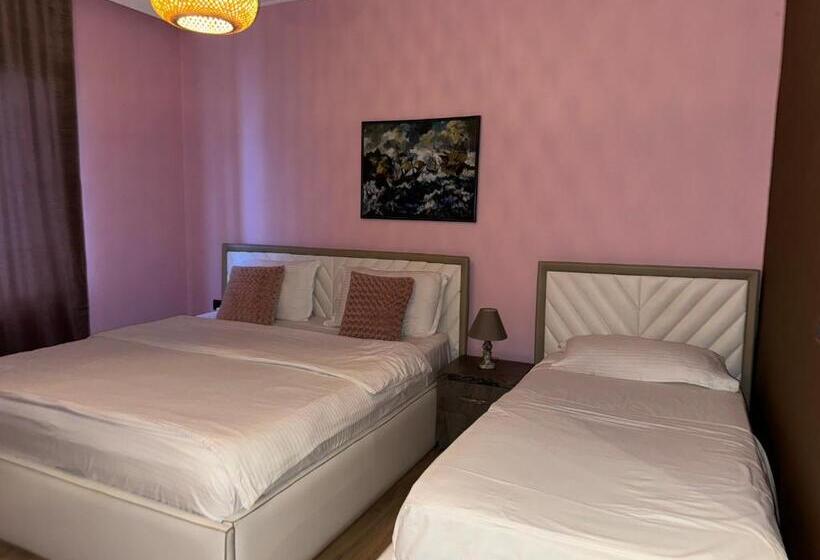 اتاق ساده سه‌ نفره, Misk Hotel & Resort