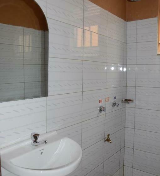 بنگله خانوادگی, Wamala Resort Hotel Ssese