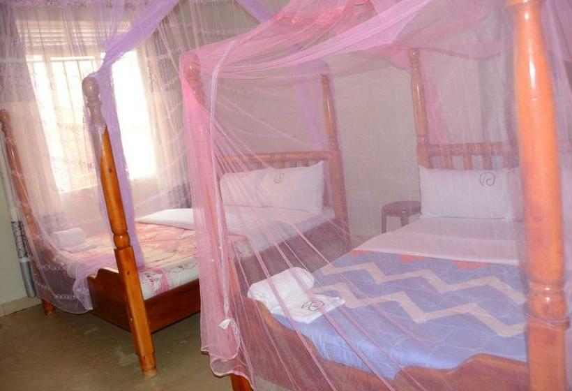 بنگله خانوادگی, Wamala Resort Hotel Ssese
